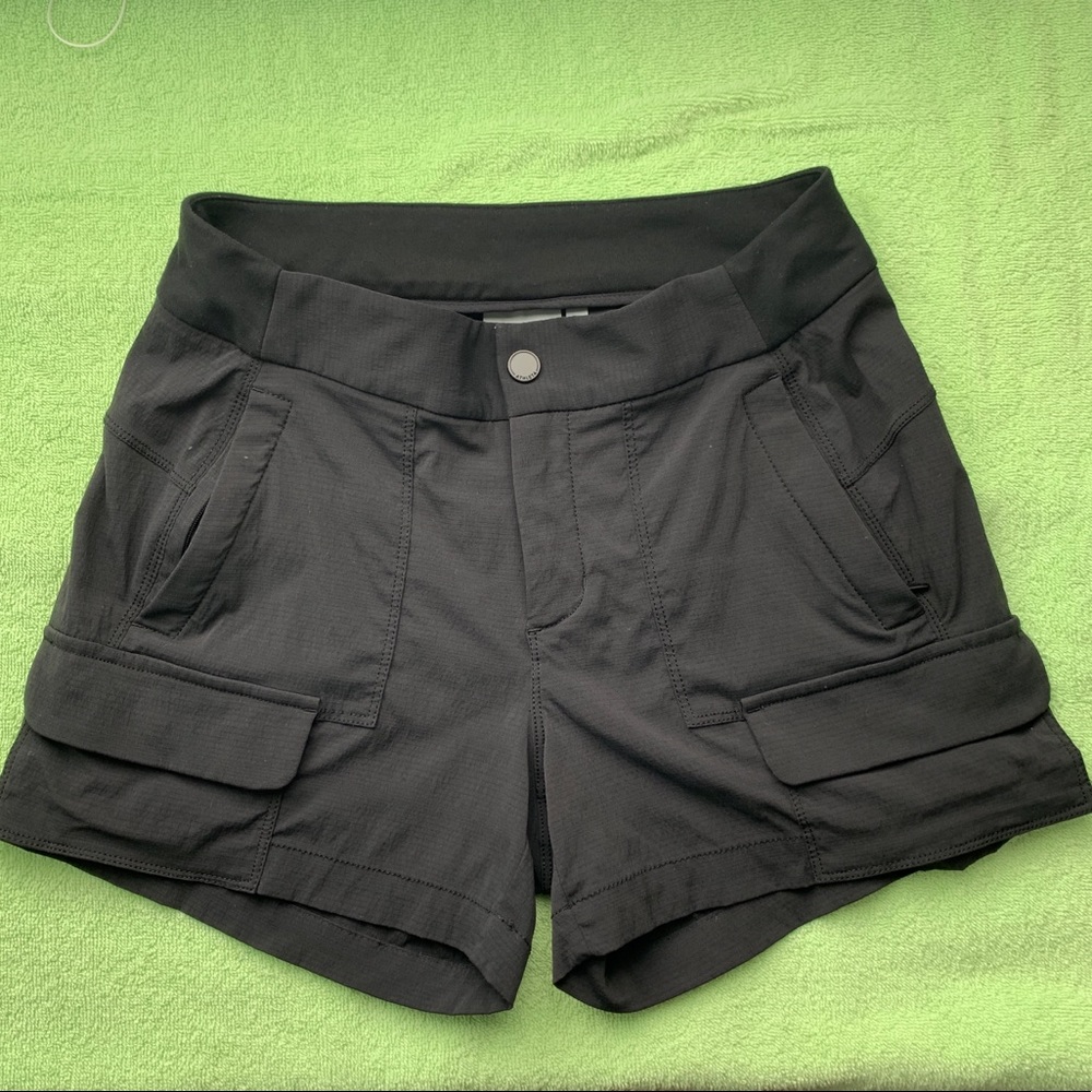 Athleta Trekkie Short size 4